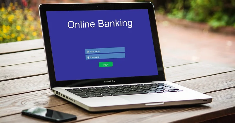 Banque en ligne ou banque physique : la question n'est plus là